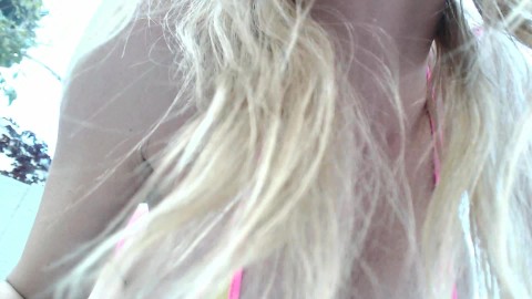 外に油を塗った大きなおっぱい